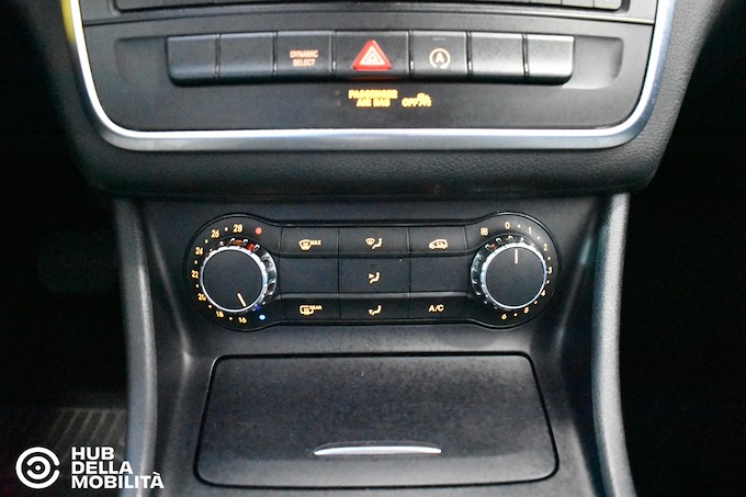 MERCEDES-BENZ GLA 200 d Automatic Business